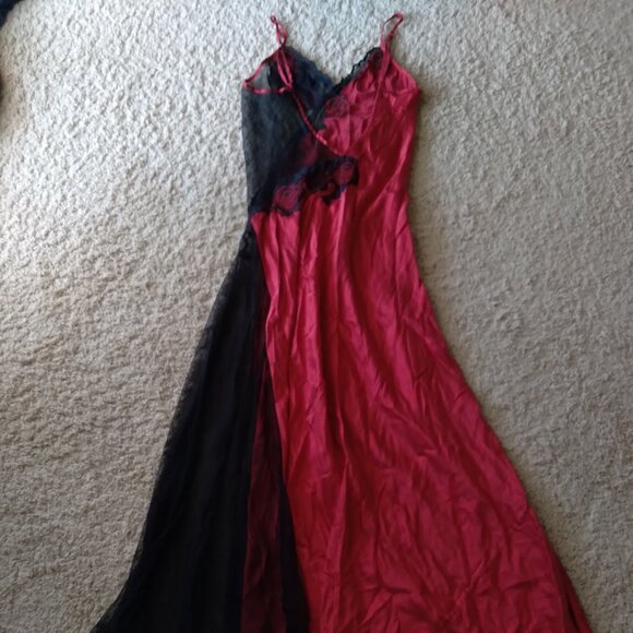 Vintage Y2K Victoria's Secret Red and Black Silk Maxi Dress with Sheer Mesh - Picture 4 of 7